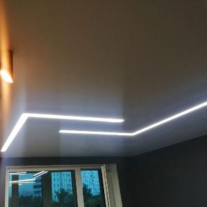 Натяжной потолок со световыми линиями (14)
