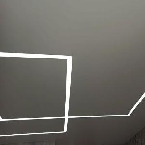 Натяжной потолок со световыми линиями (07)