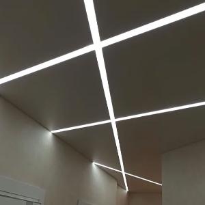 Натяжной потолок со световыми линиями (02)