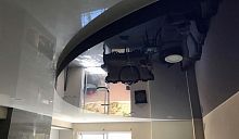 Глянцевый потолок на кухню 15,6 м²