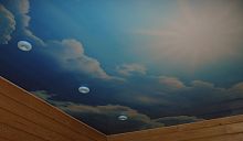 Одноуровневый потолок с фотопечатью "Небо" в зал 10 м²