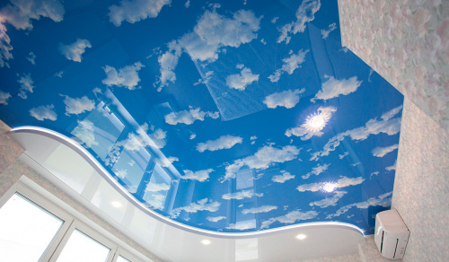 Глянцевый потолок "Облака" 12,1 м²