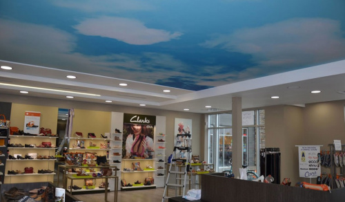 Трехуровневый потолок с фотопечатью "Небо" в магазин 18 м²